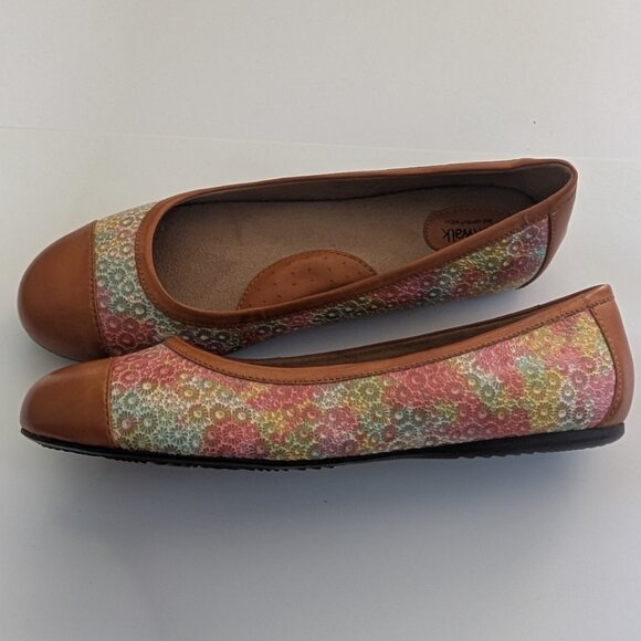 SoftWalk Napa Ballerina Shoe, Size 10W, floral print/brown leather details - Picture 2 of 7